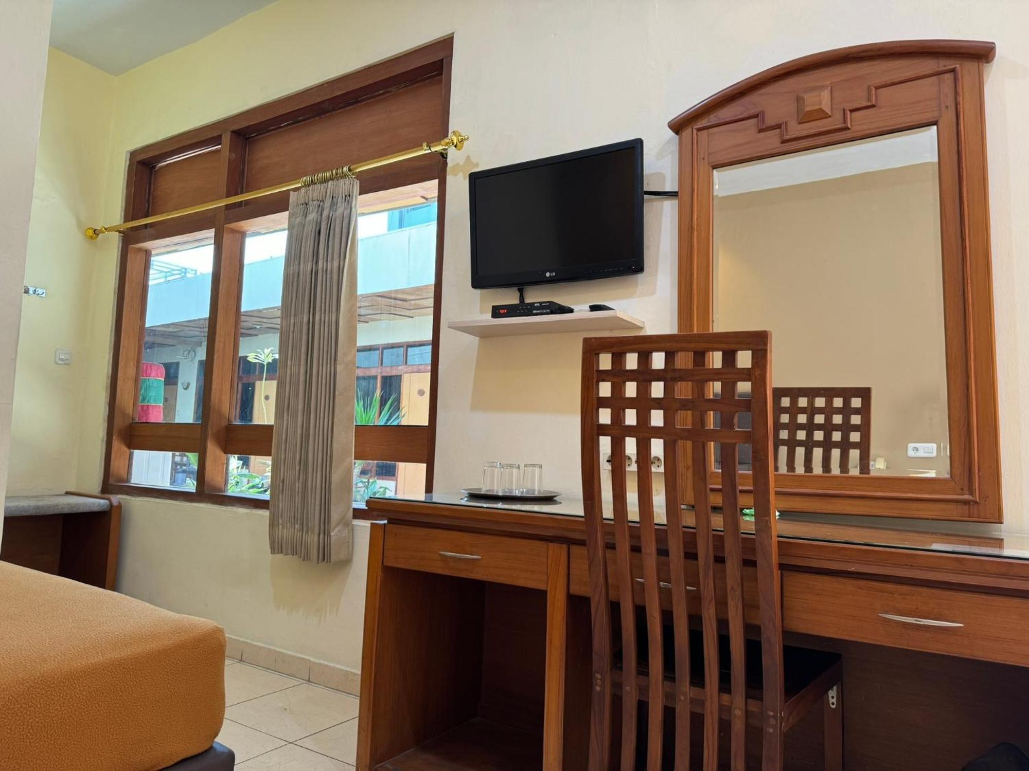 Hotel Priangan Cirebon Exterior foto