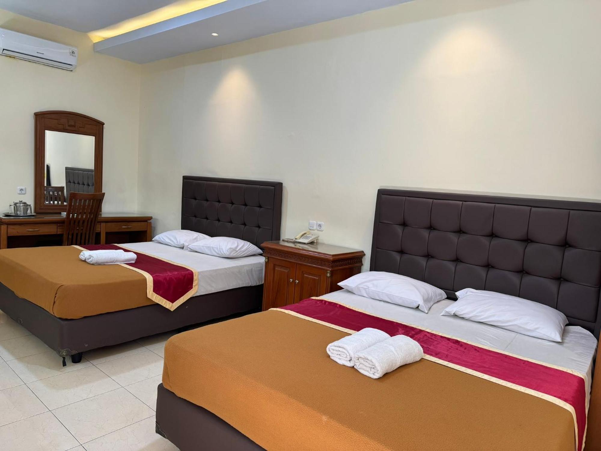 Hotel Priangan Cirebon Exterior foto