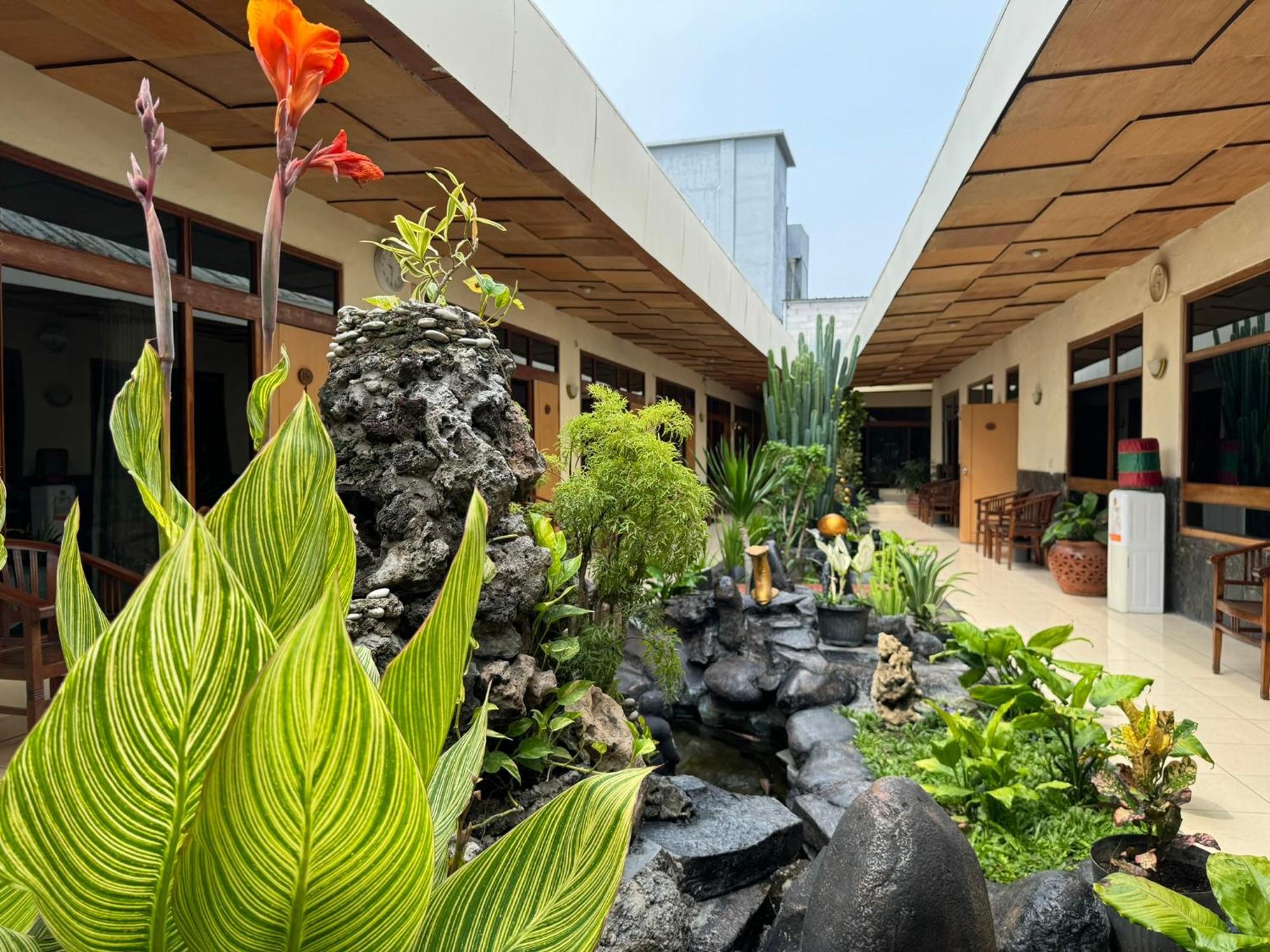 Hotel Priangan Cirebon Exterior foto