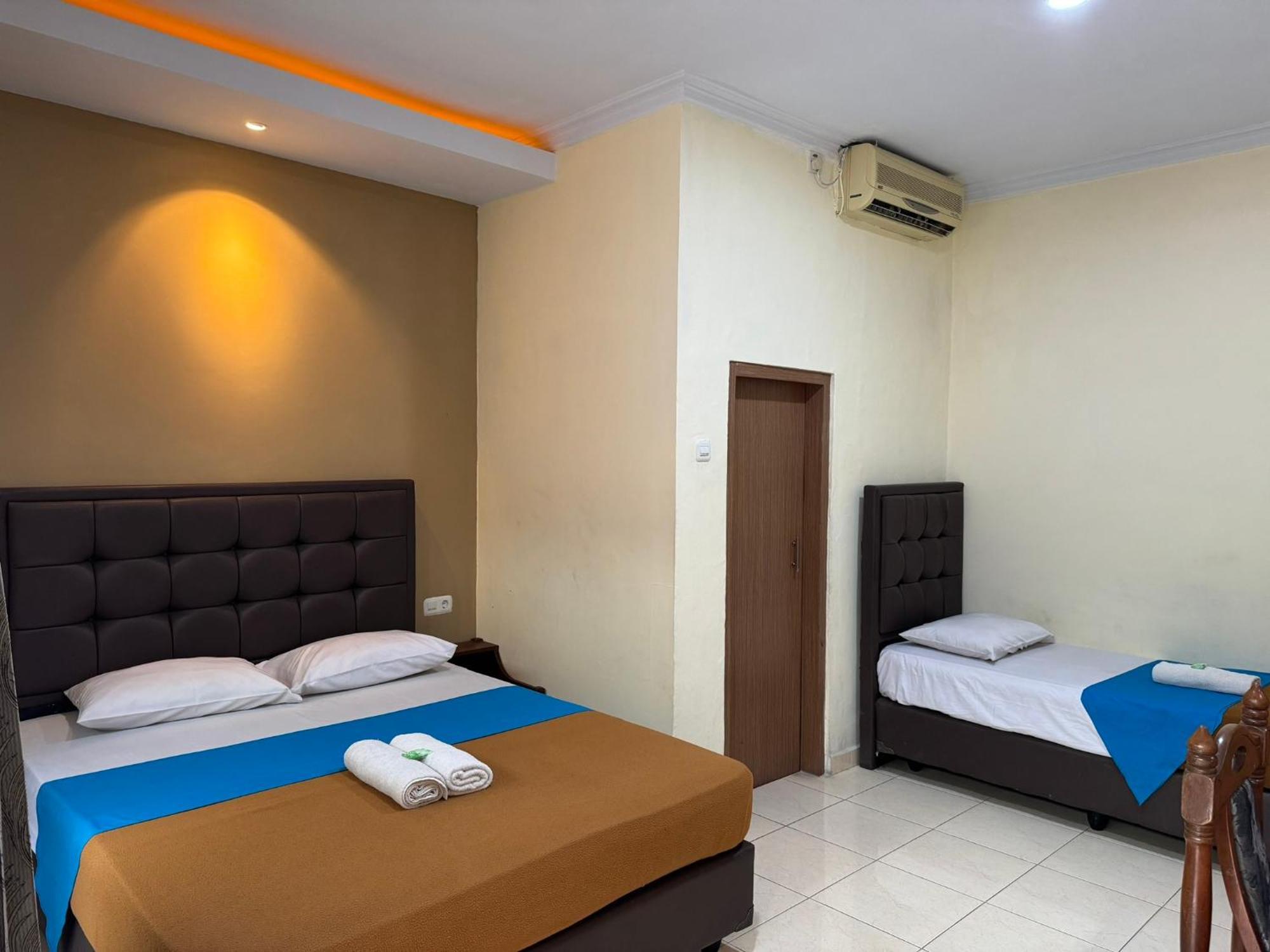 Hotel Priangan Cirebon Exterior foto