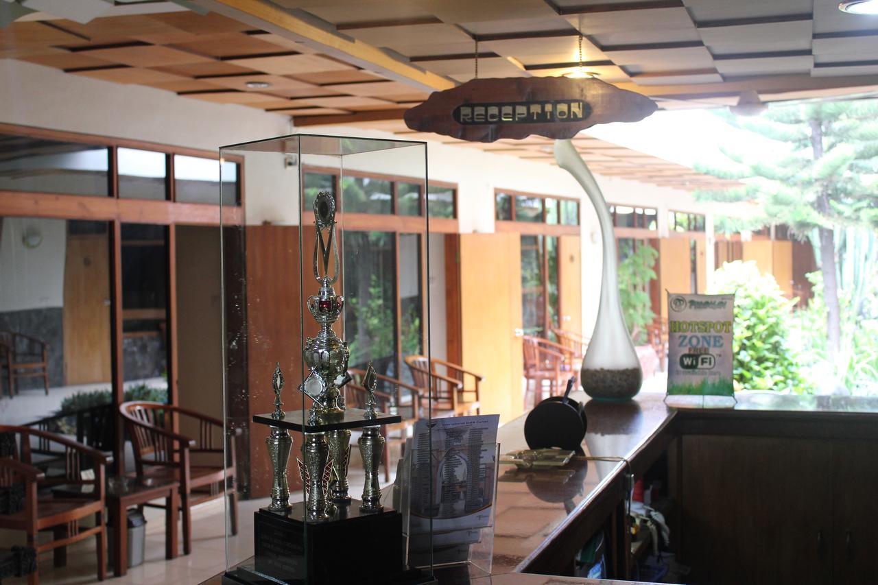 Hotel Priangan Cirebon Exterior foto
