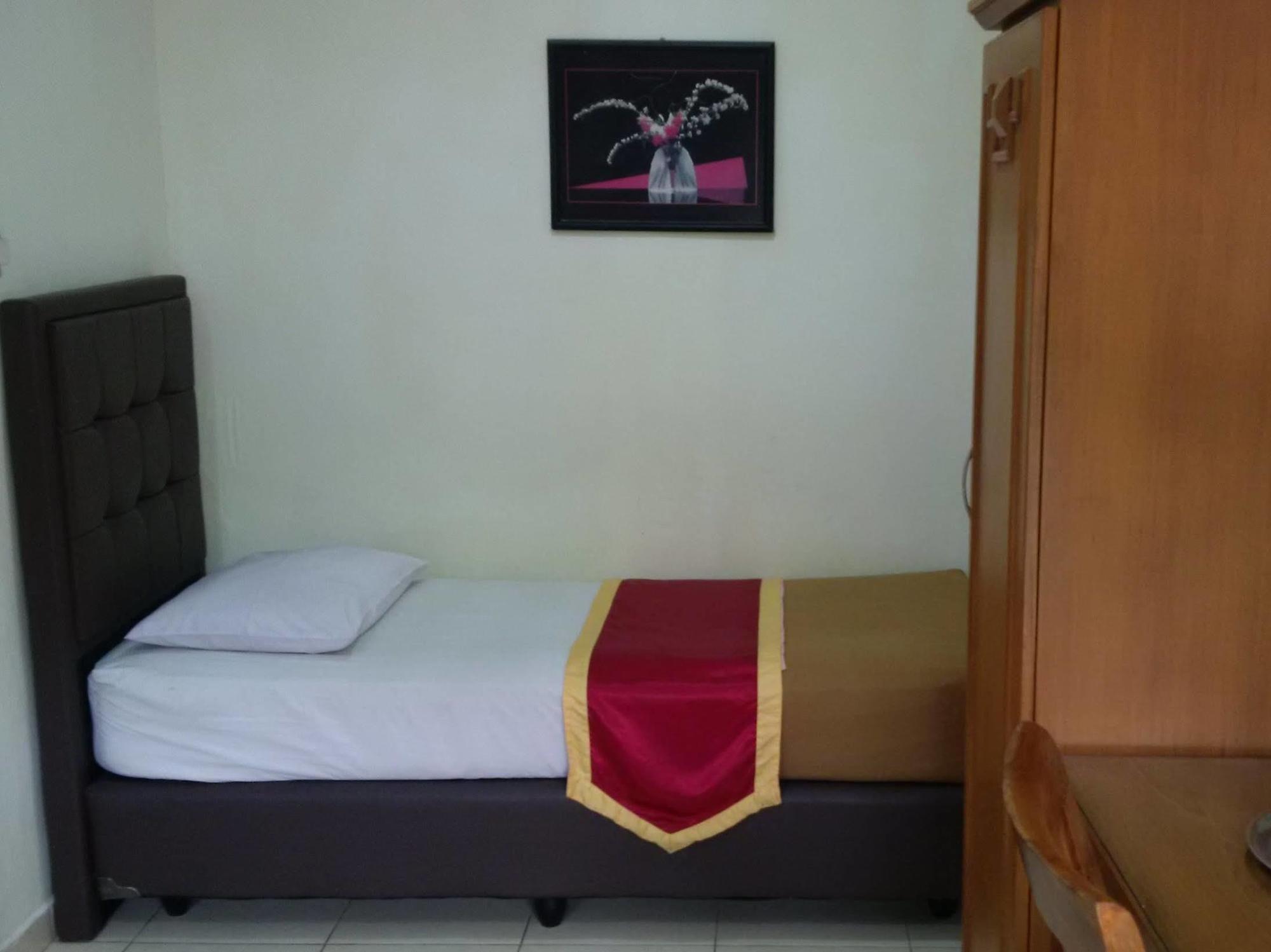 Hotel Priangan Cirebon Exterior foto
